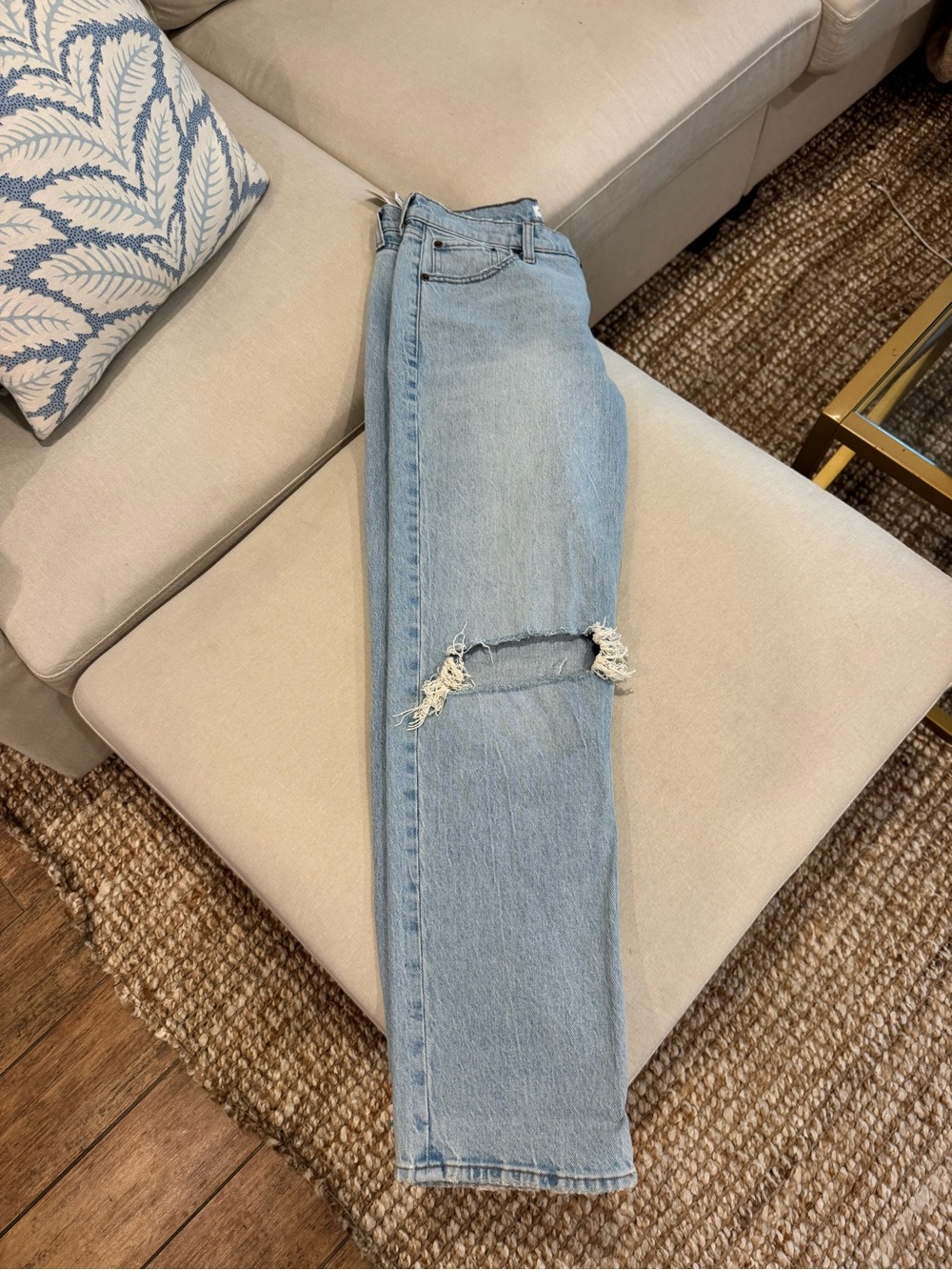 Abercrombie & Fitch Light Blue Straight Leg Jeans with Knee Rip - Picture 1 of 3
